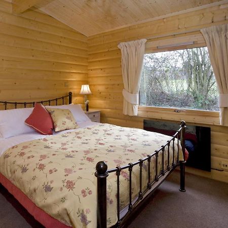 Cherbridge Lodges - Riverside Lodges, Short Lets Oxford Extérieur photo