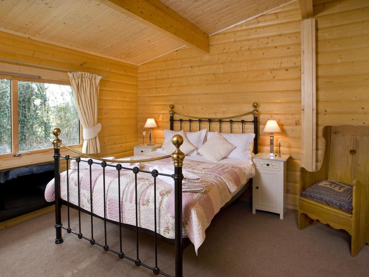 Cherbridge Lodges - Riverside Lodges, Short Lets Oxford Extérieur photo